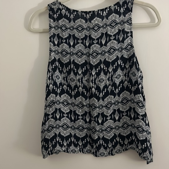 Patterned top - Picture 7 of 7